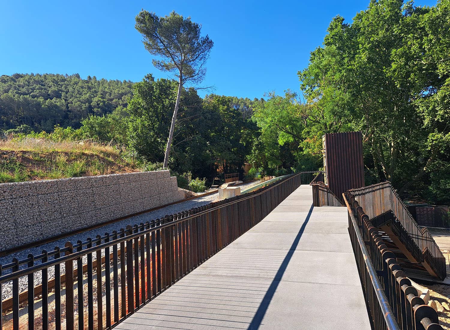 Val Tram Aubagne La Bouilladisse, passerelles de la destrousse