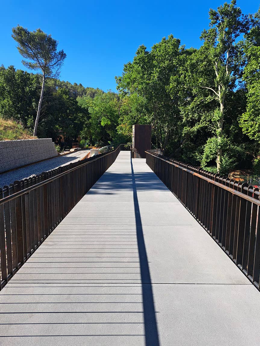 Réalisation de dalles structurelles de platelage de passerelles, Taporo